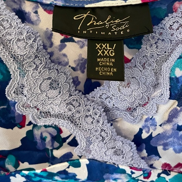 FLORAL CHEMISE. THALIA SODI. SATIN FINISH and LACE TRIMS SLEEPWEAR. GUC - Picture 6 of 14
